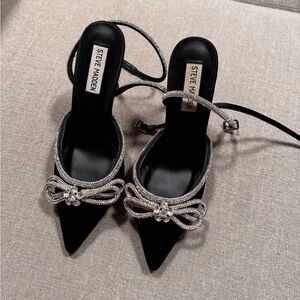 Steve Madden Black and Silver Pointed-Toe Heels Size 8